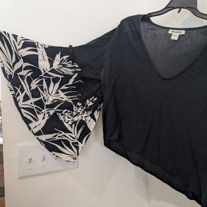 Billabong Hippie Cropped Flowy Sleeves